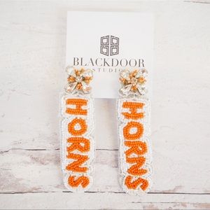 Beaded Texas Longhorn Game Day earrings. Collegiate Hook ‘em horns